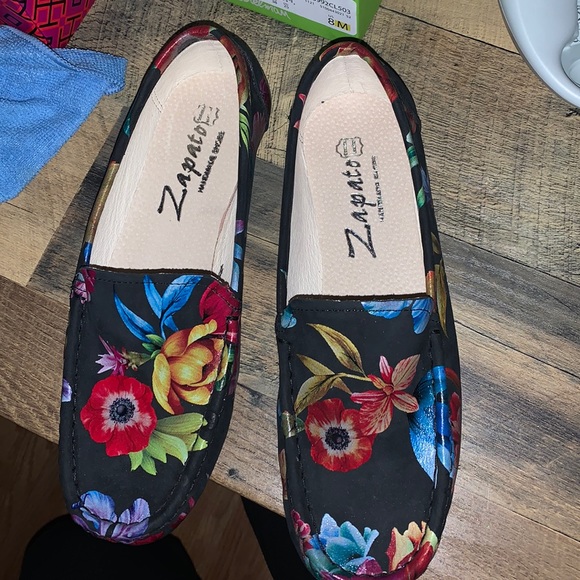 Floral Leather Loafers - Picture 2 of 4